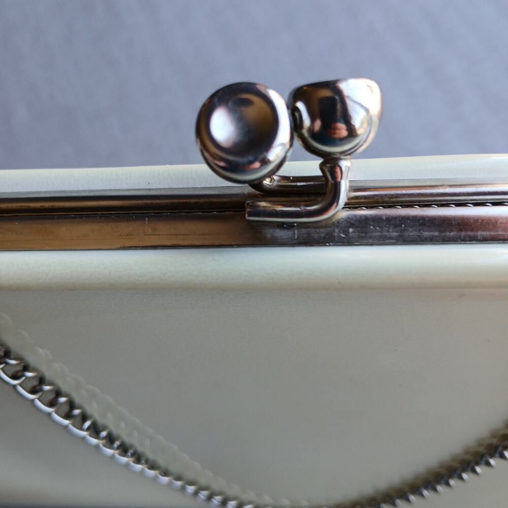 Cream Clutch Purse Bag Vintage 1960s 12"x5"x1" snap closure vinyl red interior - Picture 3 of 16